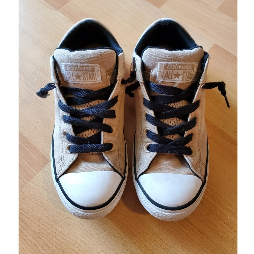 Boys converse